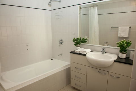 Perth Short Stays - Accommodation in Surfers Paradise 18