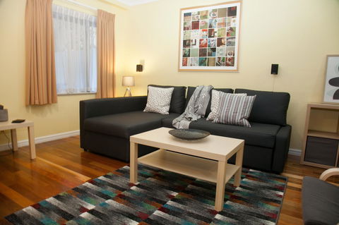 Perth Short Stays - Accommodation in Surfers Paradise 15