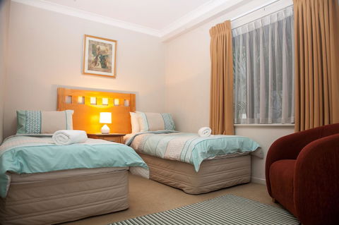 Perth Short Stays - Accommodation in Surfers Paradise 3