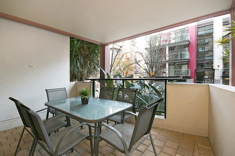 Perth Short Stays - Accommodation in Surfers Paradise 41