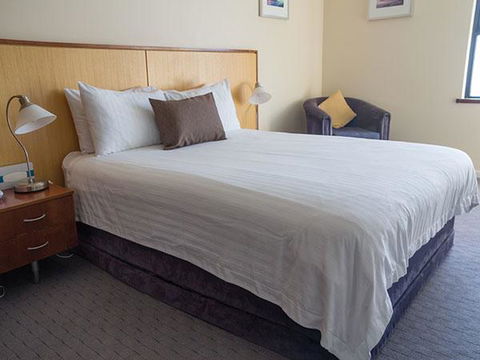 Ocean Beach Hotel - Accommodation in Surfers Paradise 0