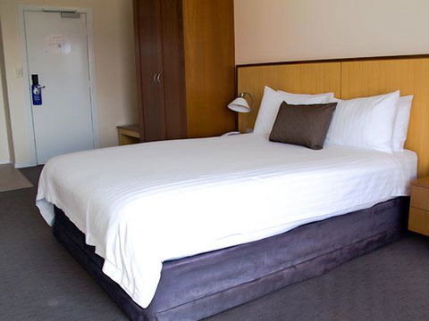 Ocean Beach Hotel - Accommodation in Surfers Paradise 2