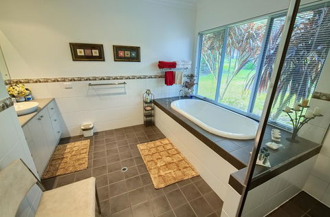 Glenelg On King Bed & Breakfast - Accommodation in Surfers Paradise 3