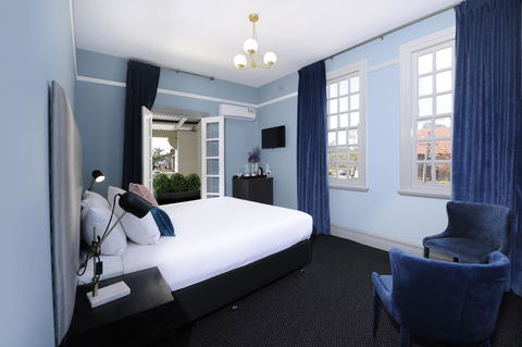 The Stirling Arms Hotel - Accommodation in Surfers Paradise 11