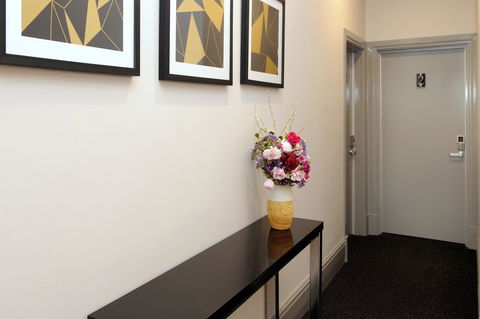 The Stirling Arms Hotel - Accommodation in Surfers Paradise 20