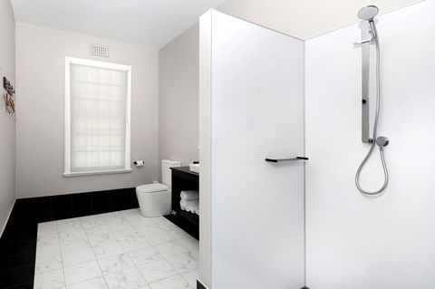 The Stirling Arms Hotel - Accommodation in Surfers Paradise 9