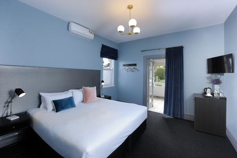 The Stirling Arms Hotel - Accommodation in Surfers Paradise 5