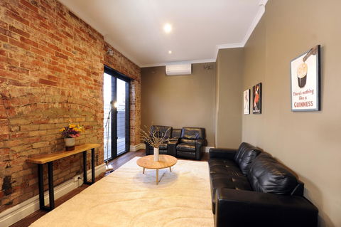 The Stirling Arms Hotel - Accommodation in Surfers Paradise 31