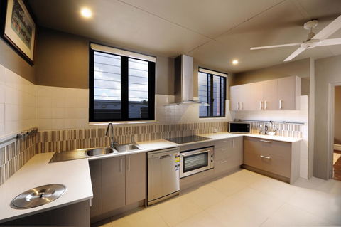 The Stirling Arms Hotel - Accommodation in Surfers Paradise 33