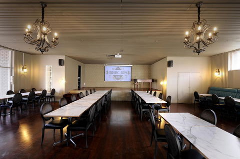 The Stirling Arms Hotel - Accommodation in Surfers Paradise 16