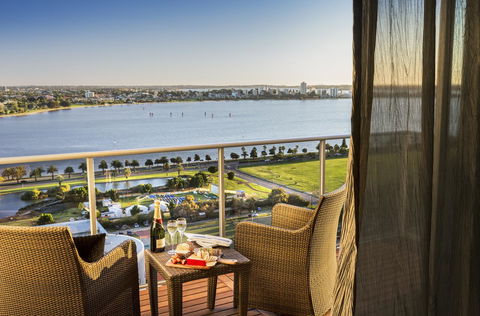 Fraser Suites Perth - Accommodation in Surfers Paradise 1