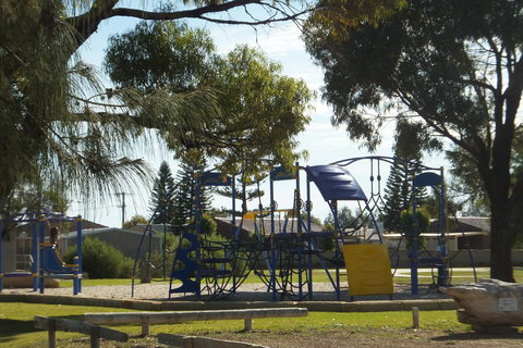 Ocean Beach Chalet 18 - Accommodation in Surfers Paradise 22