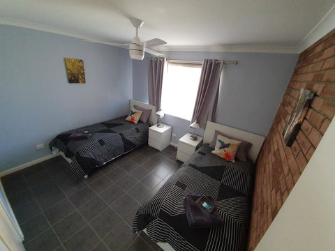 Ocean Beach Chalet 18 - Accommodation in Surfers Paradise 8