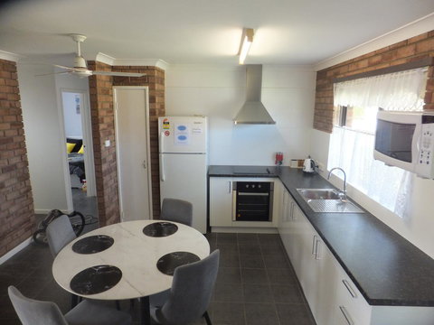 Ocean Beach Chalet 18 - Accommodation in Surfers Paradise 17