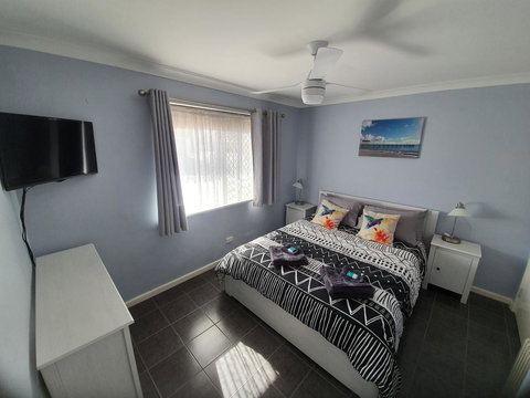 Ocean Beach Chalet 18 - Accommodation in Surfers Paradise 0