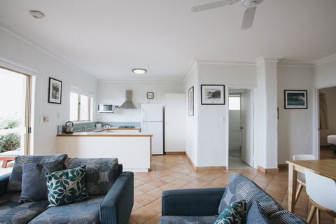 Canal Rocks Beachfront Apartments - Accommodation in Surfers Paradise 36