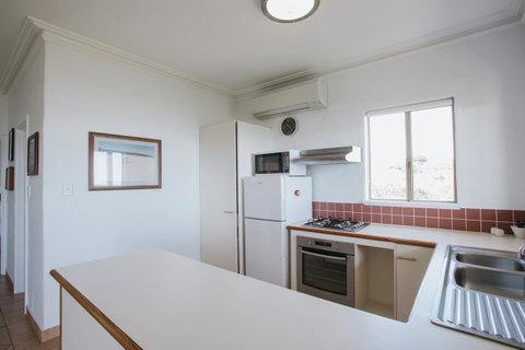 Canal Rocks Beachfront Apartments - Accommodation in Surfers Paradise 10