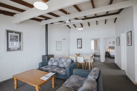 Canal Rocks Beachfront Apartments - Accommodation in Surfers Paradise 38