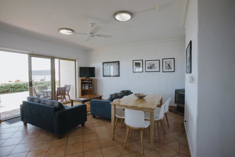 Canal Rocks Beachfront Apartments - Accommodation in Surfers Paradise 8