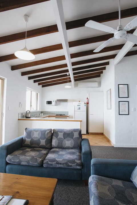 Canal Rocks Beachfront Apartments - Accommodation in Surfers Paradise 4