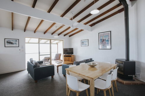 Canal Rocks Beachfront Apartments - Accommodation in Surfers Paradise 22
