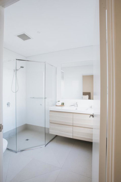 Canal Rocks Beachfront Apartments - Accommodation in Surfers Paradise 40