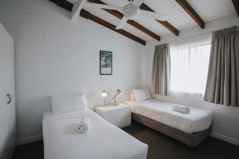 Canal Rocks Beachfront Apartments - Accommodation in Surfers Paradise 17