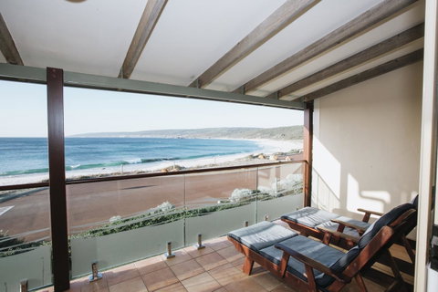 Canal Rocks Beachfront Apartments - Accommodation in Surfers Paradise 18