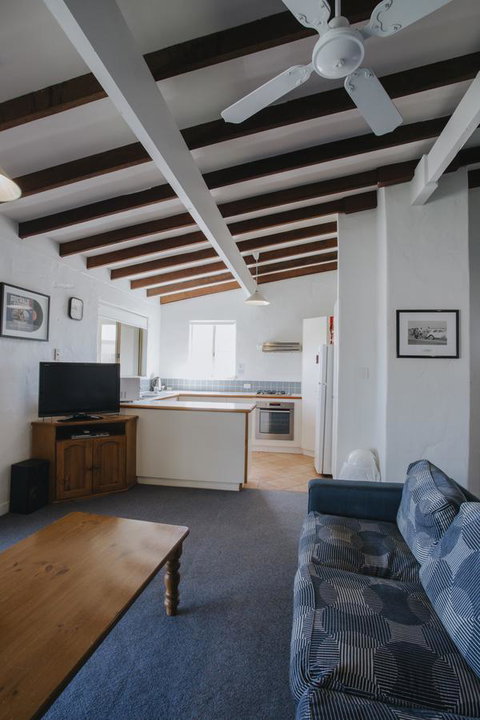 Canal Rocks Beachfront Apartments - Accommodation in Surfers Paradise 11