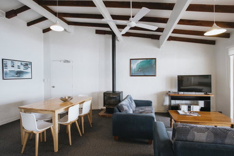 Canal Rocks Beachfront Apartments - Accommodation in Surfers Paradise 2