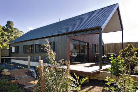 Margaret River Bungalow-1-street - Pet Friendly - Accommodation in Surfers Paradise 1