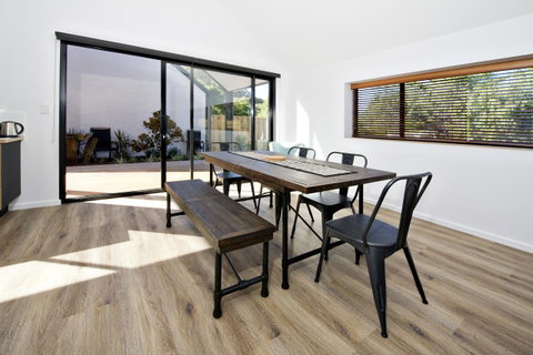 Margaret River Bungalow-1-street - Pet Friendly - Accommodation in Surfers Paradise 10