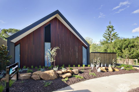 Margaret River Bungalow-1-street - Pet Friendly - Accommodation in Surfers Paradise 0