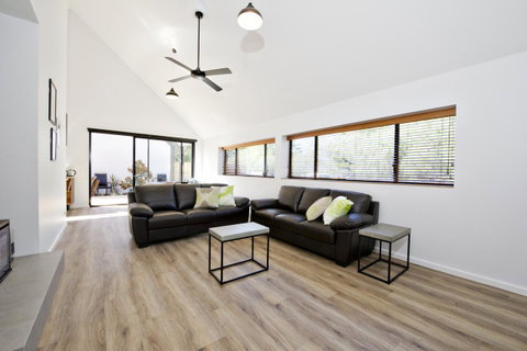 Margaret River Bungalow-1-street - Pet Friendly - Accommodation in Surfers Paradise 11