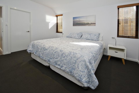 Margaret River Bungalow-1-street - Pet Friendly - Accommodation in Surfers Paradise 3