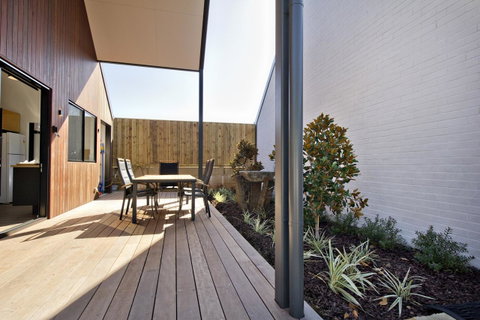 Margaret River Bungalow-1-street - Pet Friendly - Accommodation in Surfers Paradise 13