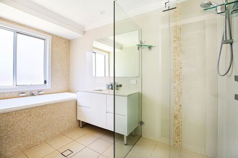 Calming Waters - Pet Friendly - Community Pool - Accommodation in Surfers Paradise 23