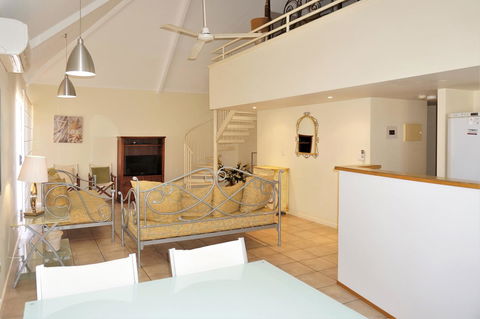 Osprey Holiday Village Unit 110 - Accommodation in Surfers Paradise 1