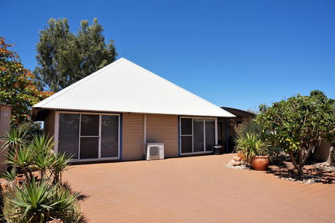 Osprey Holiday Village Unit 110 - Accommodation in Surfers Paradise 0