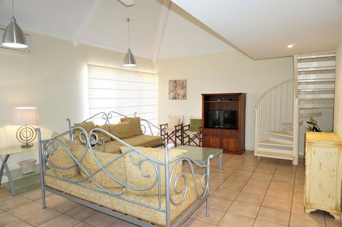Osprey Holiday Village Unit 110 - Accommodation in Surfers Paradise 4