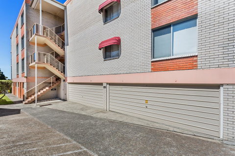 Laman Lodge, Unit 2, 15 Laman Street - Accommodation in Surfers Paradise 14