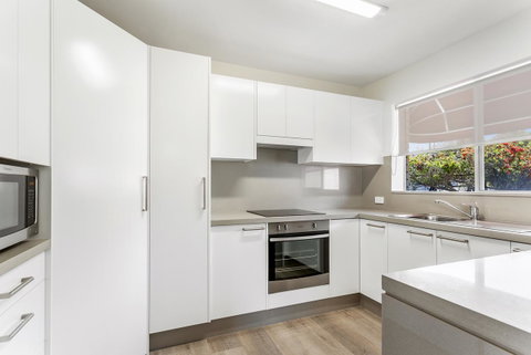 Laman Lodge, Unit 2, 15 Laman Street - Accommodation in Surfers Paradise 7
