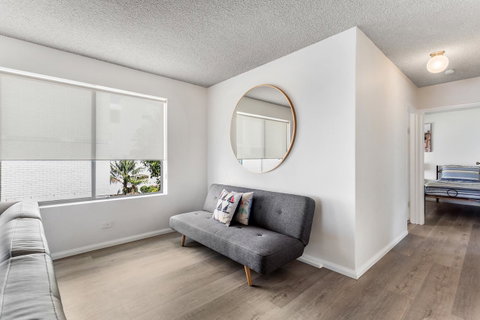Laman Lodge, Unit 2, 15 Laman Street - Accommodation in Surfers Paradise 4
