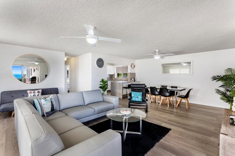 Laman Lodge, Unit 2, 15 Laman Street - Accommodation in Surfers Paradise 3