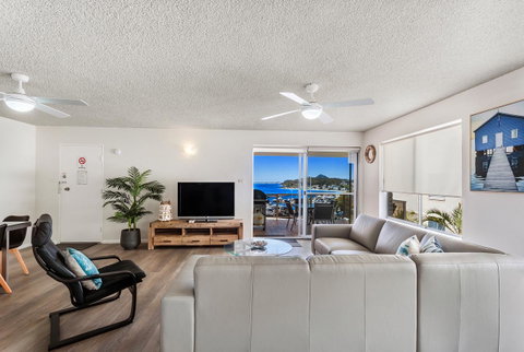 Laman Lodge, Unit 2, 15 Laman Street - Accommodation in Surfers Paradise 0