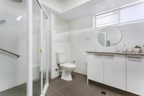 Laman Lodge, Unit 2, 15 Laman Street - Accommodation in Surfers Paradise 11