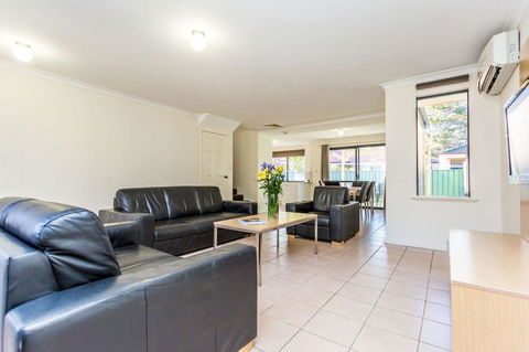 Country Comfort Perth - Accommodation in Surfers Paradise 22
