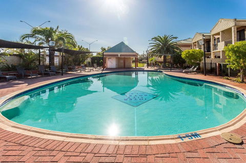 Country Comfort Perth - Accommodation in Surfers Paradise 3
