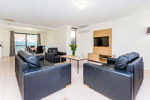 Country Comfort Perth - Accommodation in Surfers Paradise 24