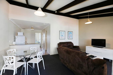 West Beach Lagoon 123 - Location & Views!!! - Accommodation in Surfers Paradise 8